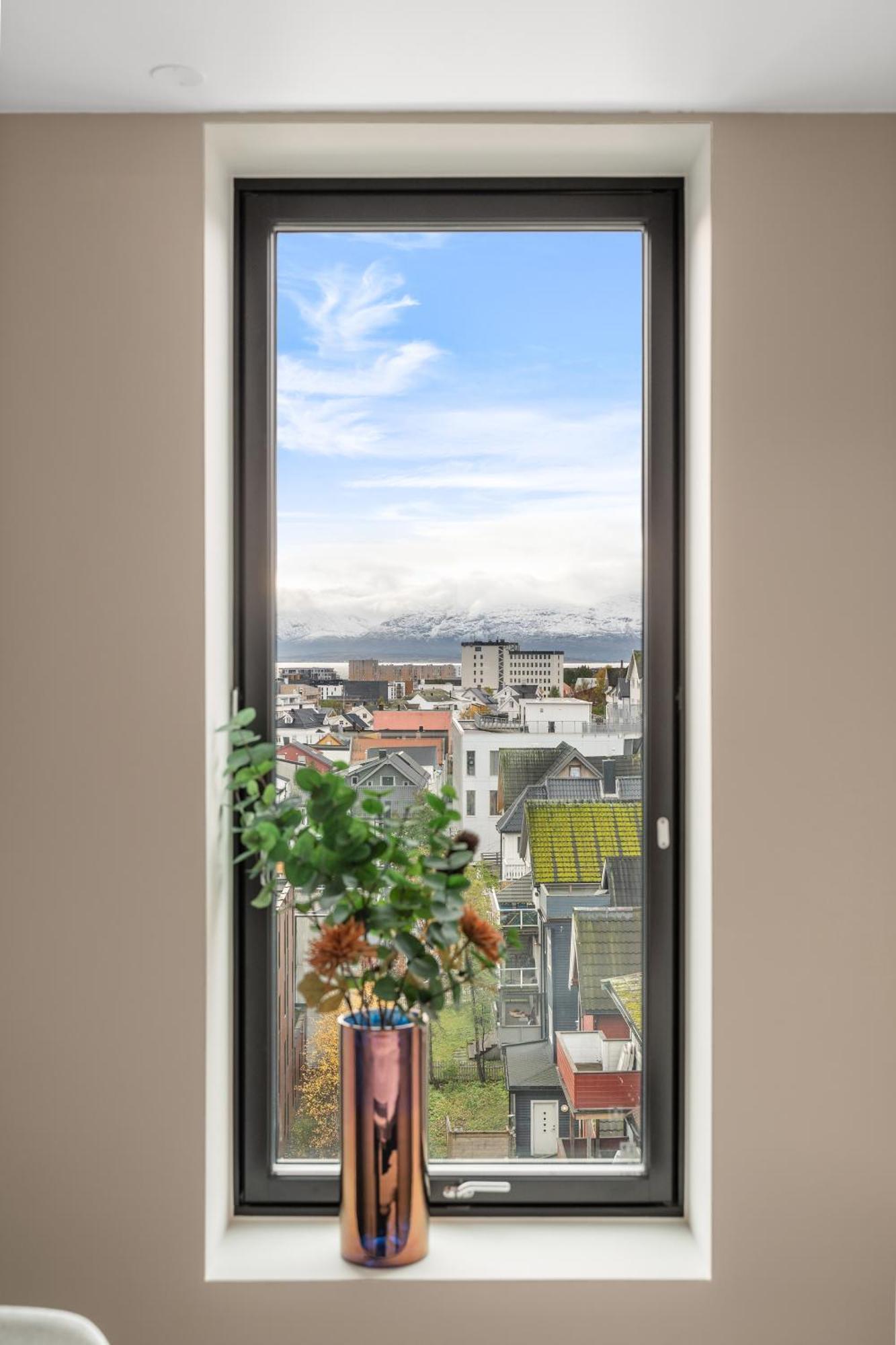 Luxury Apartment Downtown Tromso With 2 Bedrooms And 2 Bathrooms And Parking エクステリア 写真