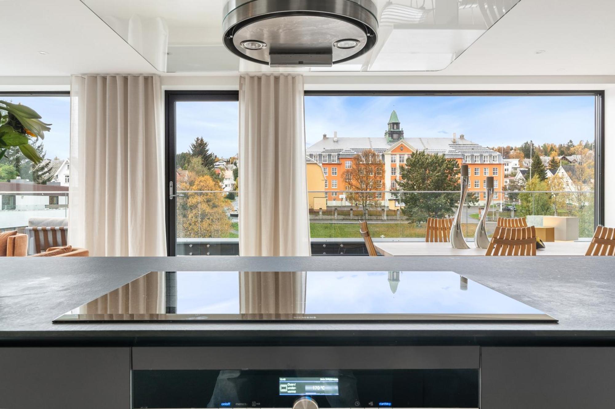 Luxury Apartment Downtown Tromso With 2 Bedrooms And 2 Bathrooms And Parking エクステリア 写真