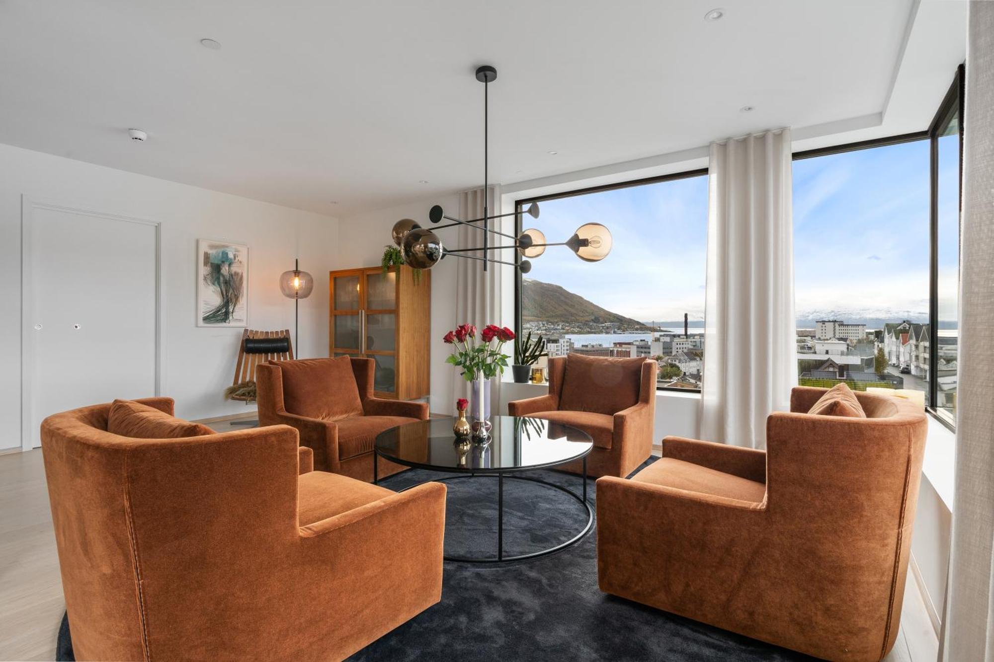 Luxury Apartment Downtown Tromso With 2 Bedrooms And 2 Bathrooms And Parking エクステリア 写真